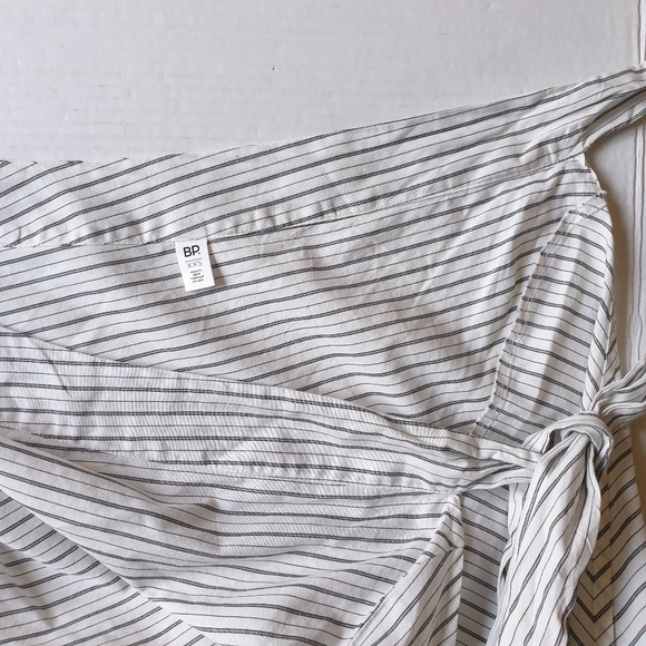 BP. Black & White Pinstripe Split Long Sleeve One Shoulder Dress Blouse Sz XXS - Picture 14 of 16